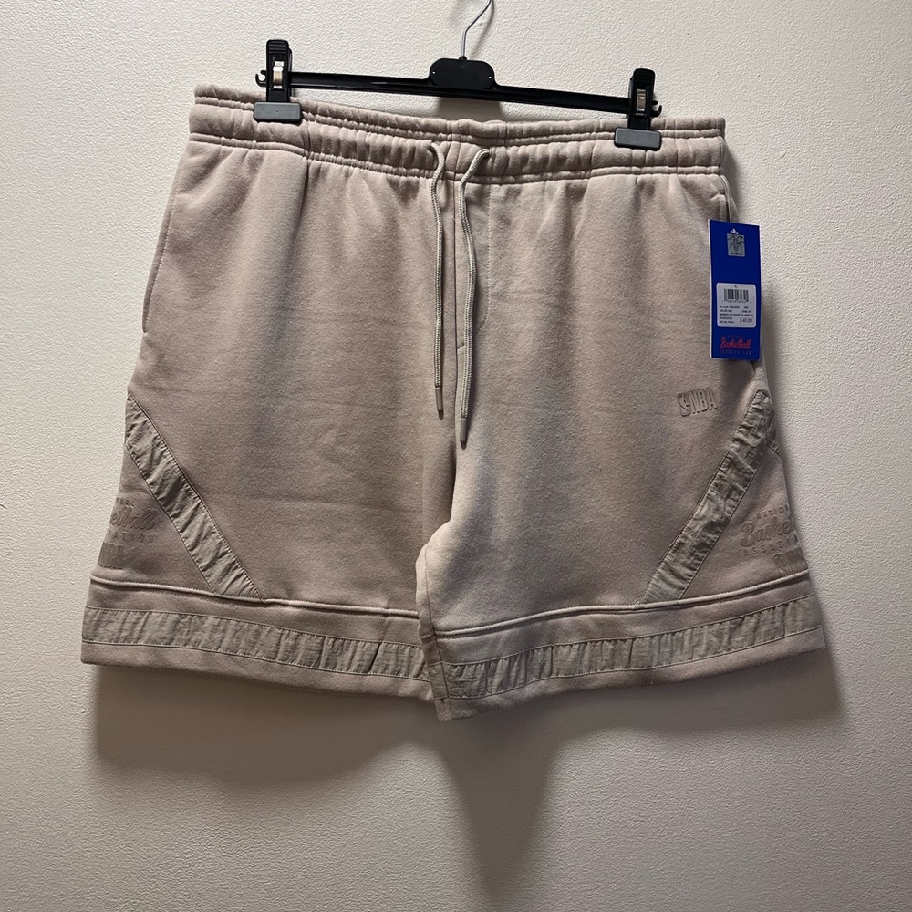 NBA Classic Fit NBA Logo Fleece Lined Athletic Basketball Shorts, Sz XL, Tan